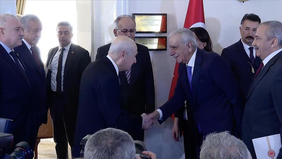 DEM Parti’den “Van’a kayyum” tepkisi! Devlet Bahçeli detayı dikkat çekti: “Ona da dava açmaları gerekiyor”