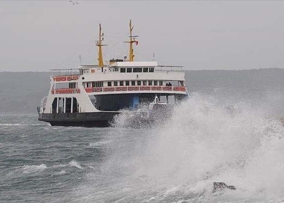 Çanakkale'de feribot seferlerine fırtına engeli