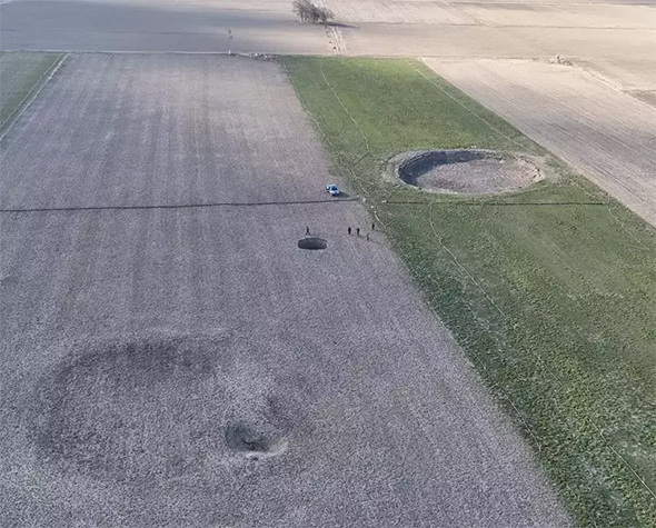 Çapı 7 metre, derinlik 30 metre: Tarlada dev obruk! haberi