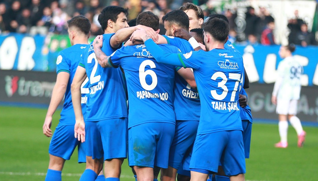 Çaykur Rizespor, 5 gollü düelloyu kazandı – Son Dakika Spor Haberleri