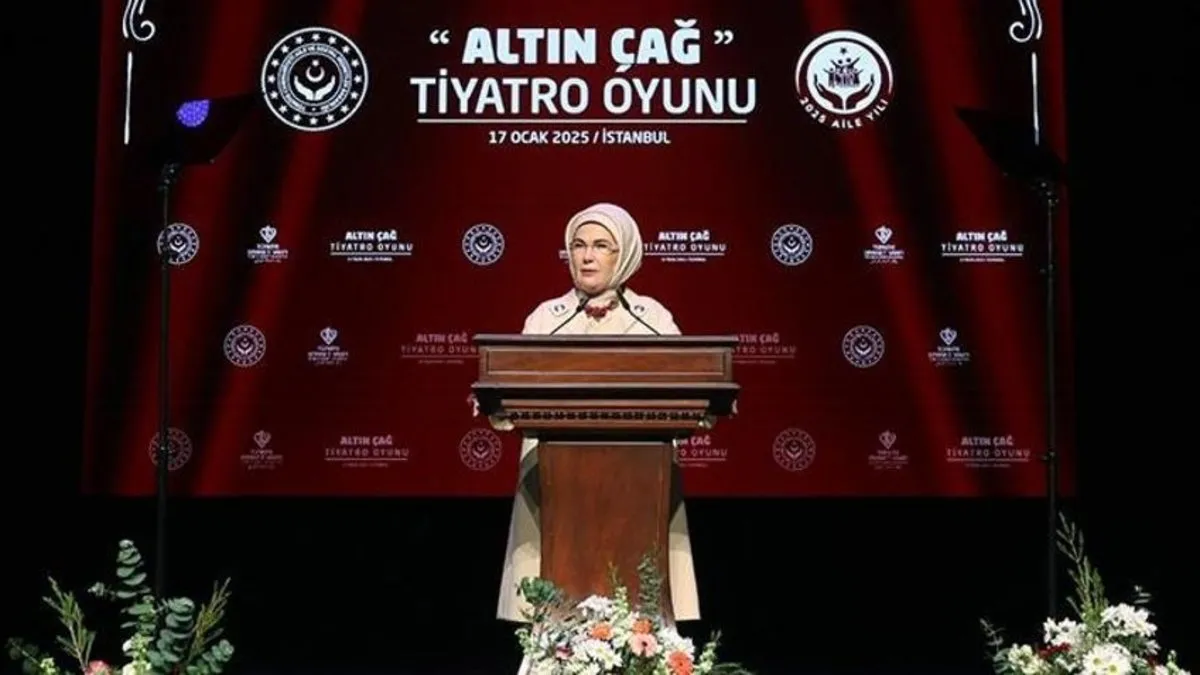 Emine Erdoğan, devlet himayesindeki çocukların sahnelediği “Altın Çağ” oyununu izledi