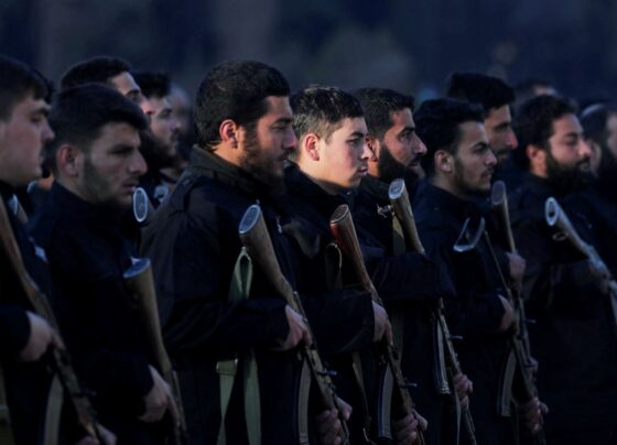 Esad destekçilerini avlıyorlar: Yeni Suriye'nin ilk polisleri göreve hazır! - Son Dakika Dünya Haberleri