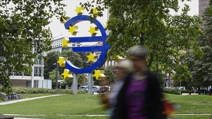 Euro Bölgesi’nde bankalar kredi koşullarını sıkılaştırıyor