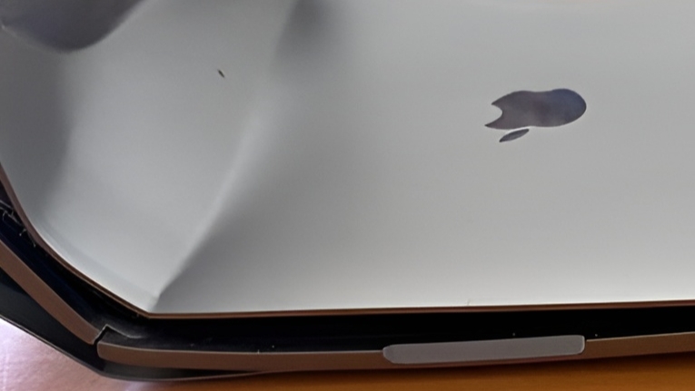 Kazada hasar gören MacBook Pro’nun sahibi hayal kırıklığına uğradı