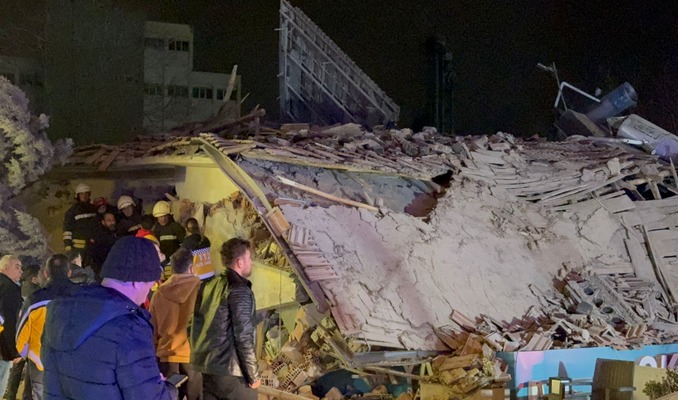 Konya’da çöken binayla ilgili gözaltı sayısı 6’ya yükseldi haberi