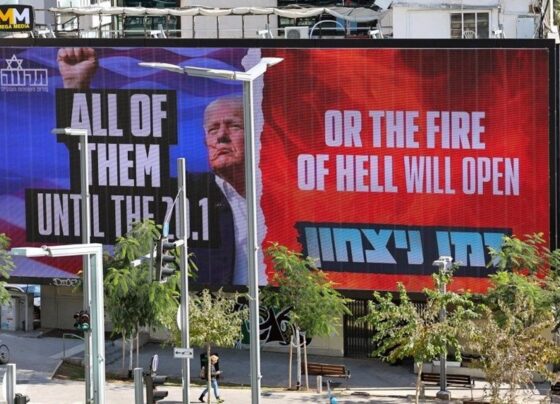 Tel Aviv'de devasa Trump panosu: "Cehennemin kapıları açılacak" - Son Dakika Dünya Haberleri