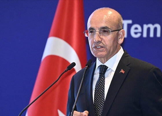 Bakan Şimşek'ten asgari ücret değerlendirmesi: Enflasyonun üzerinde artıyor