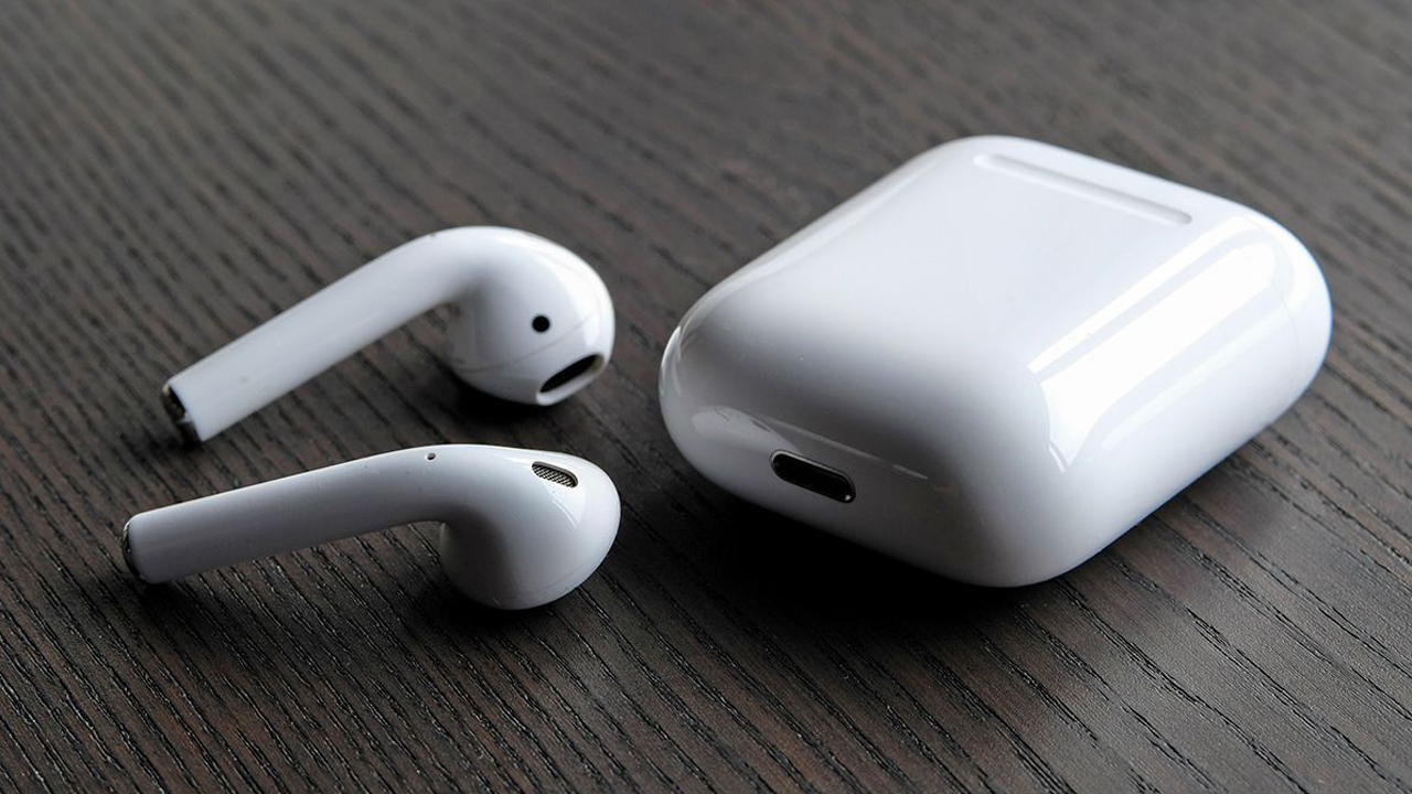 Apple kameralı AirPods üzerinde çalışıyor!