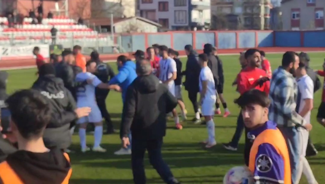 Bartın’da amatör lig maçında saha karıştı – Son Dakika Spor Haberleri