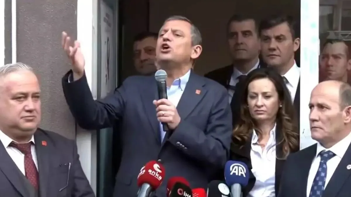 Başkan Erdoğan’ı “şiir bilmez” diyerek hedef almıştı! Özgür Özel fena rezil oldu…