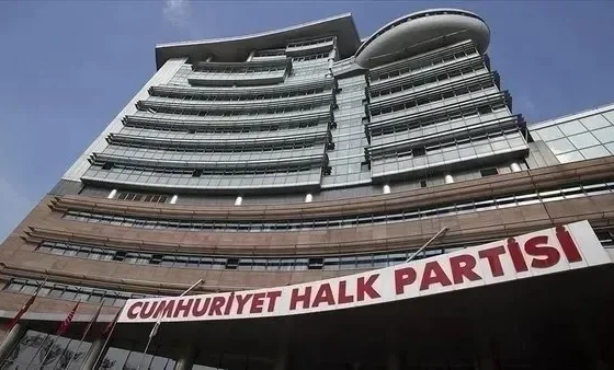 CHP'de istifa oyunu: Özgür Özel ve İmamoğlu'na bir kez daha meydan okudu! Algı operasyonlarının merkezi ortaya çıktı