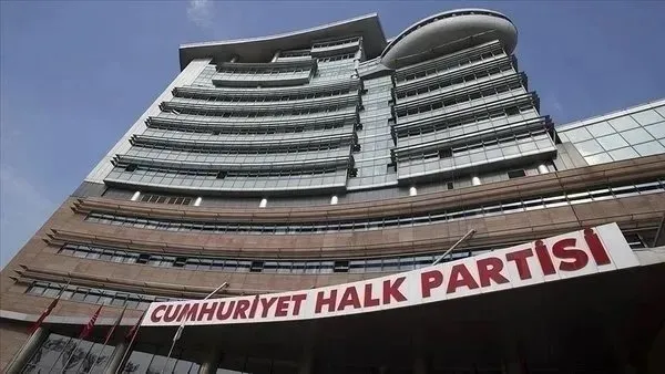 CHP’de istifa oyunu: Özgür Özel ve İmamoğlu’na bir kez daha meydan okudu! Algı operasyonlarının merkezi ortaya çıktı