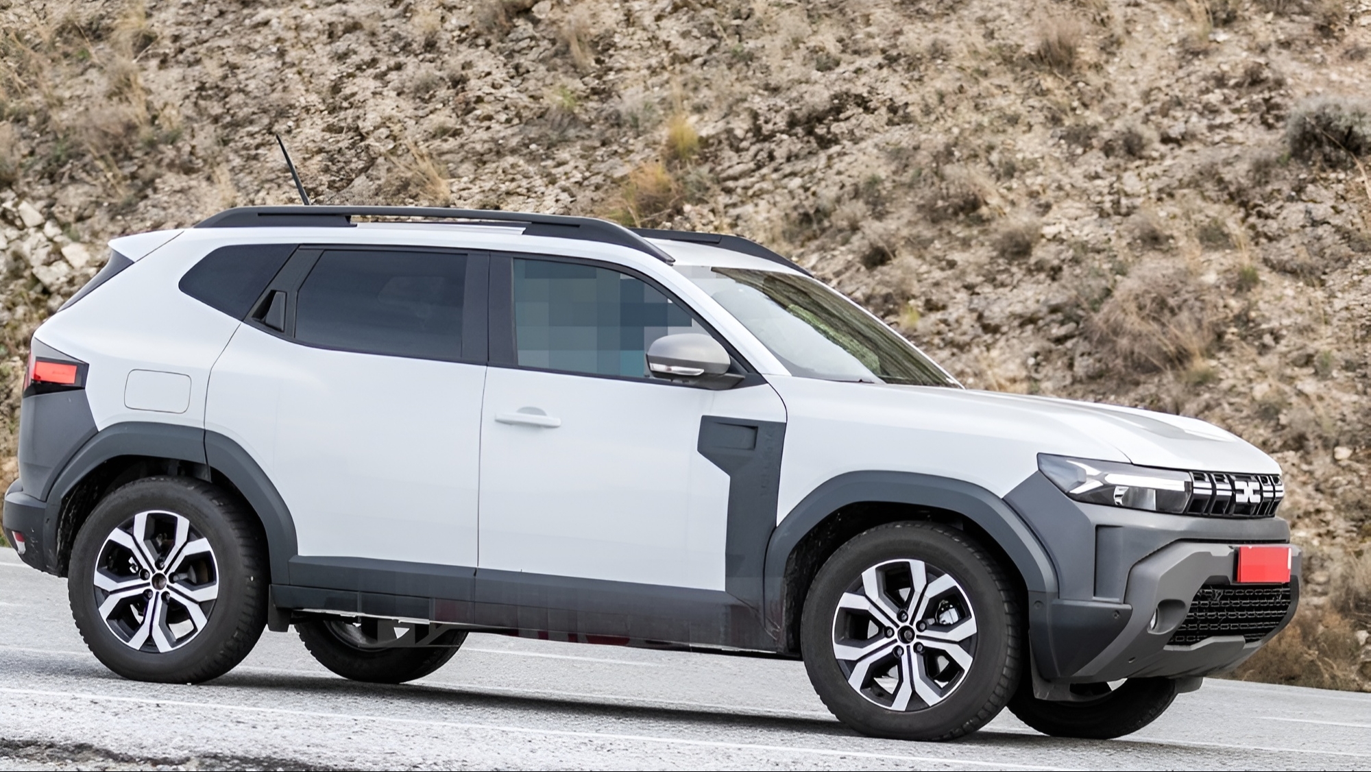 Dacia Duster 4X4 hibrit versiyonuyla ilk kez yollara çıktı!