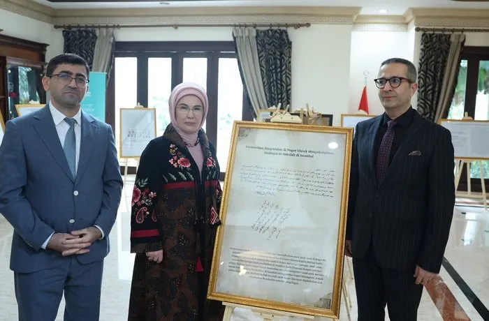 Emine Erdoğan’dan Endonezya’da Yunus Emre Enstitüsü’ne ziyaret