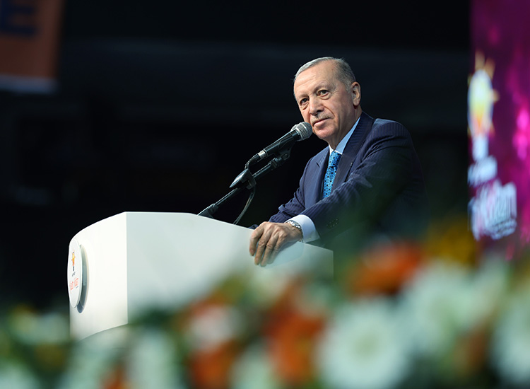 Erdoğan: Kadınların haklarının gasbedilmesine tolerans göstermeyiz haberi