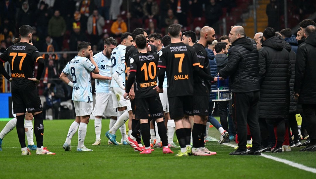 Galatasaray maçında sahadan çekilen Adana Demirspor’un cezası ne olacak? Hükmen mağlubiyet, puan silme cezası… – Son Dakika Spor Haberleri