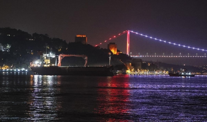 İstanbul Boğazı gemi trafiğine açıldı