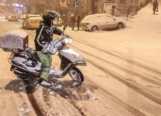 İstanbul Valisi yeni kararı duyurdu: Motokuryelere trafiğe çıkma kısıtlaması kaldırılıyor