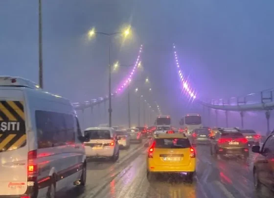 İstanbul’da kar yağdı hayat durdu