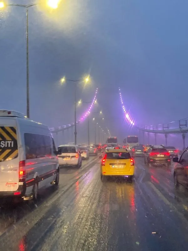 İstanbul’da kar yağdı hayat durdu