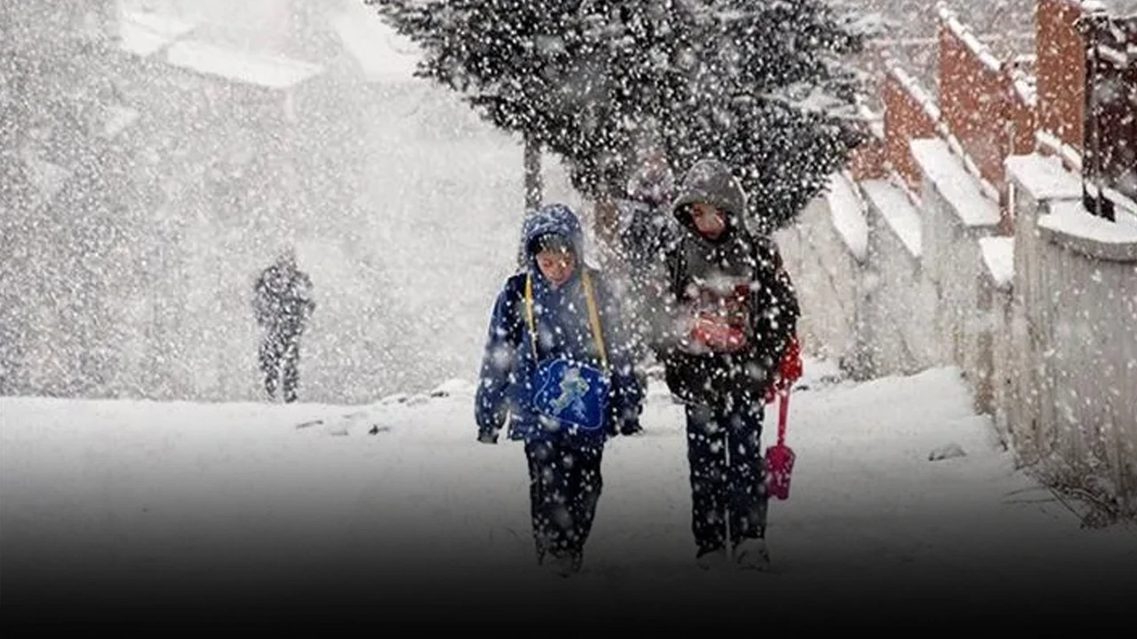 İstanbul’da kar yağışı nedeniyle okullar tatil edildi!