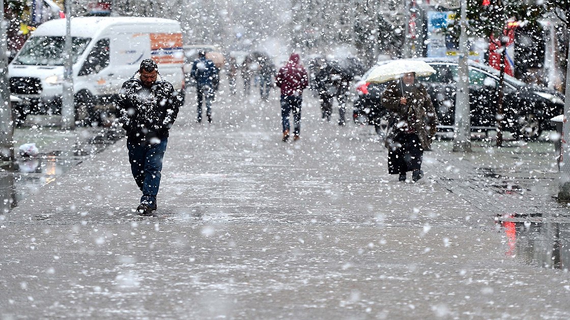 Meteoroloji'den "19 il"e uyarı: Kar geri dönüyor!