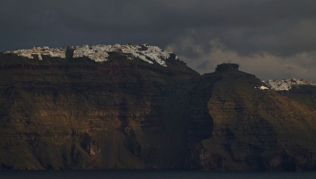 Santorini’de şeytani tüneller: Deprem korkusu ve imar yağması – Son Dakika Dünya Haberleri