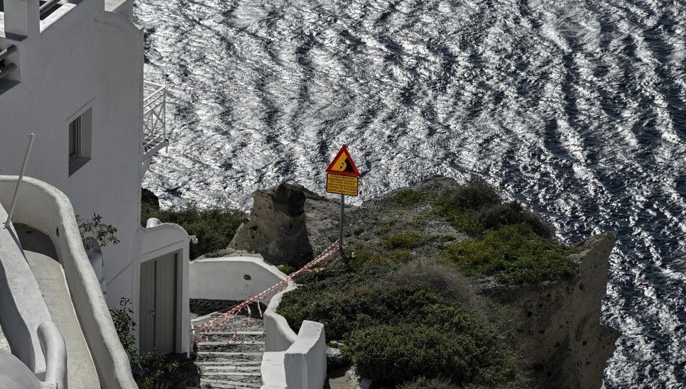 Santorini’de sismik kriz: “Sular şimdilik duruldu, adanın geleceği belirsiz”