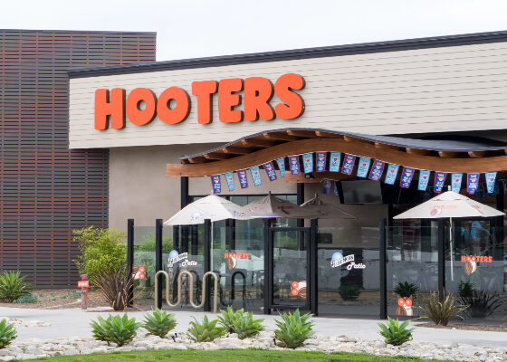 6 iş insanının kurduğu Hooters iflasın eşiğinde