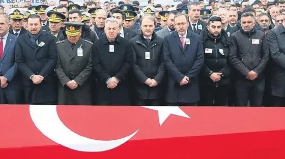 Vasiyeti yerine getirildi: Şehit uzman çavuş babasının yanına defnedildi