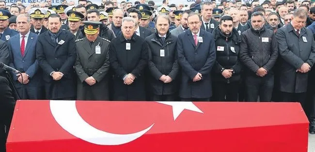 Vasiyeti yerine getirildi: Şehit uzman çavuş babasının yanına defnedildi