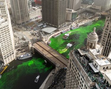 ABD'de Aziz Patrick Günü kutlamaları: Chicago nehri yeşile boyandı