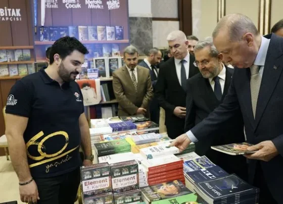 Başkan Erdoğan, Cumhurbaşkanlığı Külliyesi'ndeki kitap fuarını gezdi