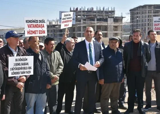 Cemil Tugay’dan kentsel dönüşüm skandalı! Ayıbını örtmek için 1.5 ay önceki ziyareti yeniymiş gibi gösterdiler