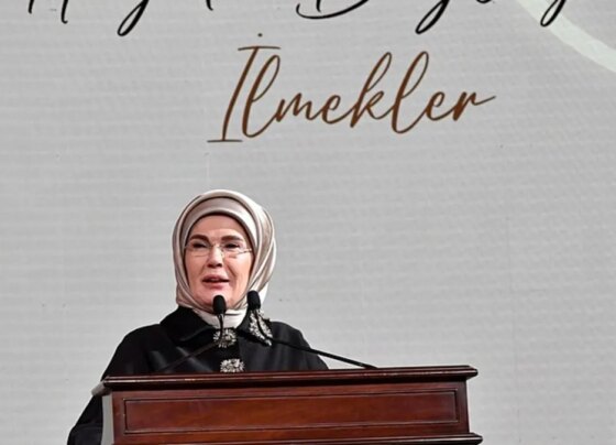 Emine Erdoğan'dan "Hayata Bağlayan İlmekler" projesi paylaşımı