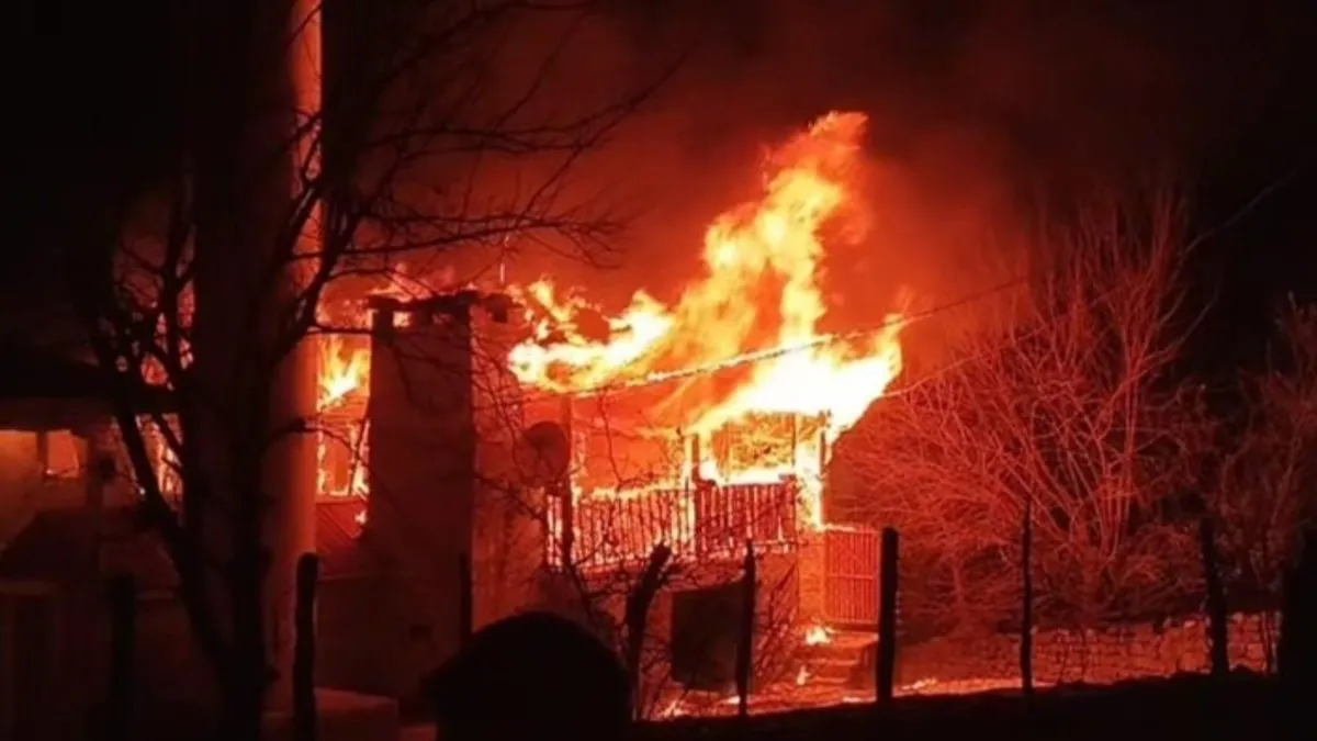 İftar saatinde cami lojmanı alev alev yandı