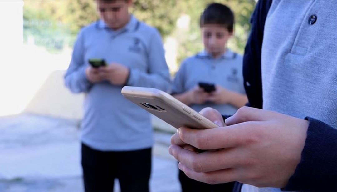 İsveç’ten örnek karar: Okullarda akıllı cep telefonu yasaklandı – Son Dakika Dünya Haberleri