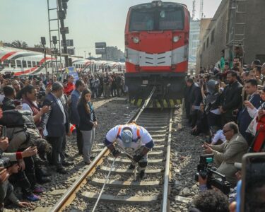 Oruçlu haliyle 279 tonluk treni çekti - Son Dakika Dünya Haberleri